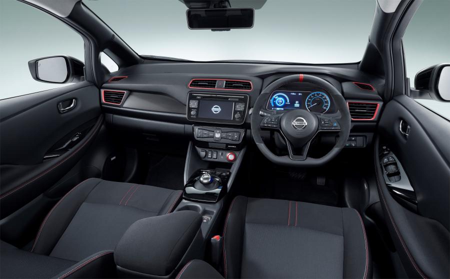 Торпедо Nissan Leaf Nismo Concept 2017 года  (JP) (фото 7 из 8)